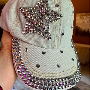 Light blue, women’s Jean hat with accents.